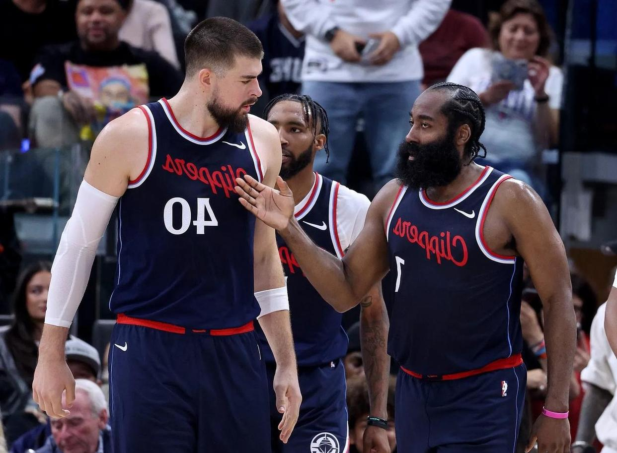 保罗乔治砍下三双，带领洛杉矶快船横扫华盛顿奇才的简单介绍