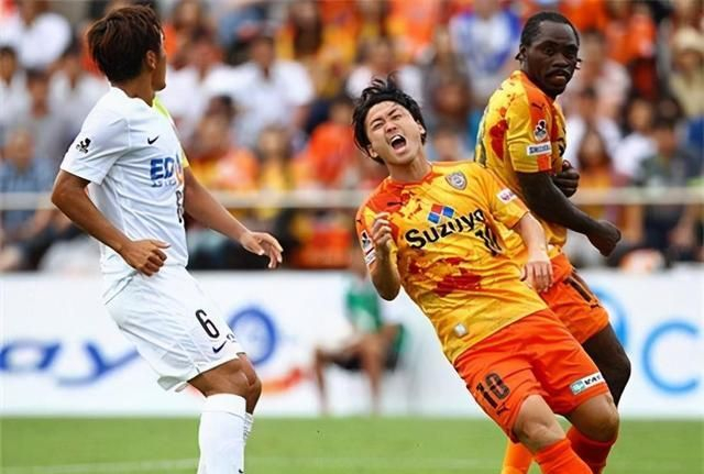 雷火电竞亚洲先驱-阿尔梅里亚连胜，球队士气高涨